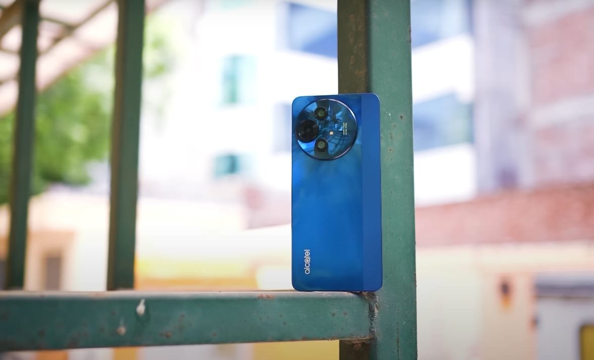 Alcatel V3 Ultra look